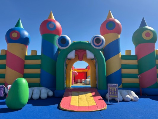El parque hinchable más grande del mundo llega a La Fica: 4000 metros cuadrados y 10 áreas de juego para pequeños y mayores
