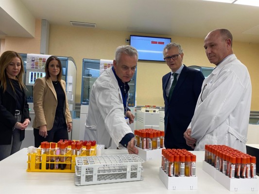 Los Arcos incorpora en su laboratorio un nuevo sistema robotizado que permite analizar hasta 2.000 muestras diarias