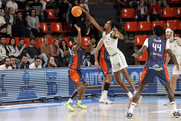 El Amics tumba en la prórroga al Tizona Burgos con un triple sobre la bocina de Minlend