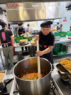 Alicante Gastronómica Solidaria prepara 3.000 menús para los afectados por la Dana