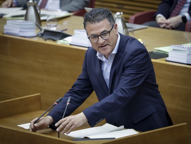 González de Zárate niega el ánimo de insultar y el PSOE de Benidorm pide su cese como diputado