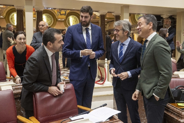 PP y Vox pactan dos enmiendas para pagar las horas extras de los bomberos de la Región
