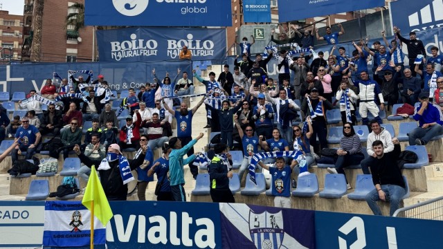 La Unión Atlético, con un punto de ventaja, defiende el liderato de Segunda RFEF ante el Estepona