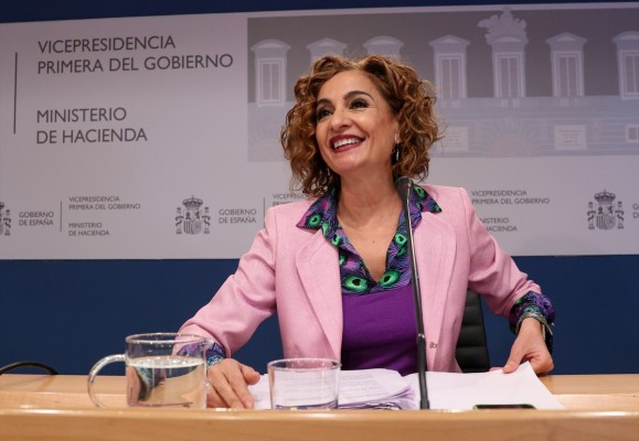 El déficit cae en 2024 al 2,8% del PIB, con 44.597 millones, pero se sitúa en 3,15% teniendo en cuenta la Dana