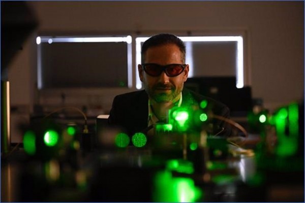Logran introducir nanodiamantes con sensores cuánticos en las células que actúan como 'chivatos' de enfermedades