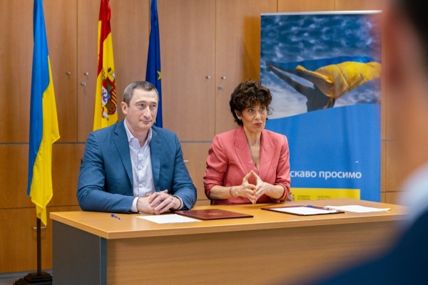La ministra Elma Saiz y el viceprimer ministro ucraniano Oleksiy Chernyshov inauguran la primera Casa de Ucrania en España