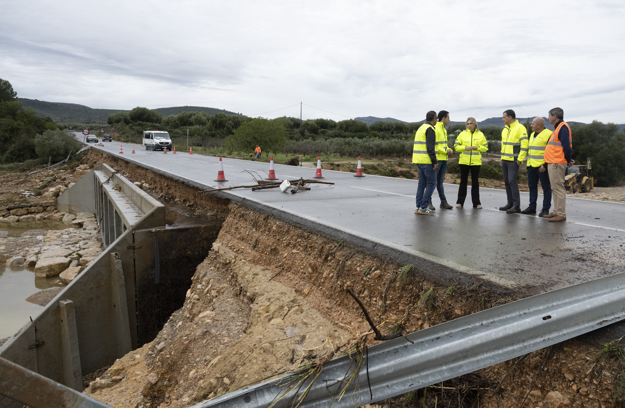 La Diputación dobla equipos de vialidad invernal para restablecer las carreteras afectadas por la Dana