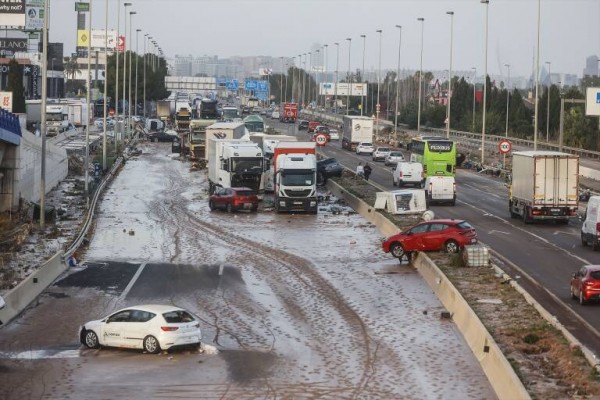 Más de 1.000 turismos y 175 camiones han sido ya retirados de las carreteras valencianas
