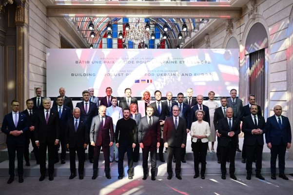 Sánchez defiende ante los líderes reunidos en París mantener presión sobre Rusia para consolidar alto el fuego