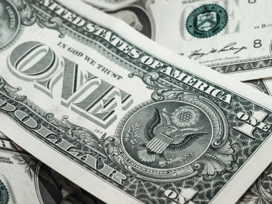 Rompiendo con la norma, las tensiones derivadas de los aranceles no han sido alcistas para el dólar