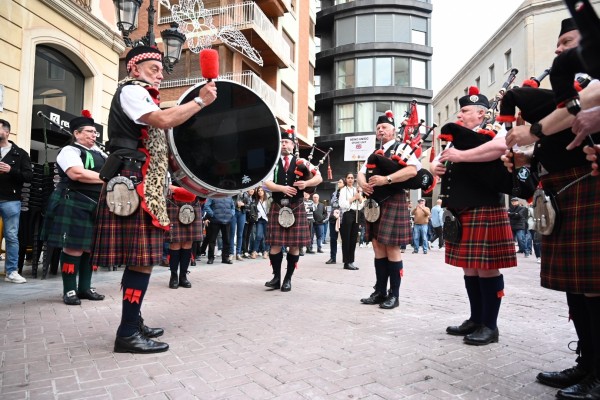 El festival internacional de bandas anima las calles de Castelló