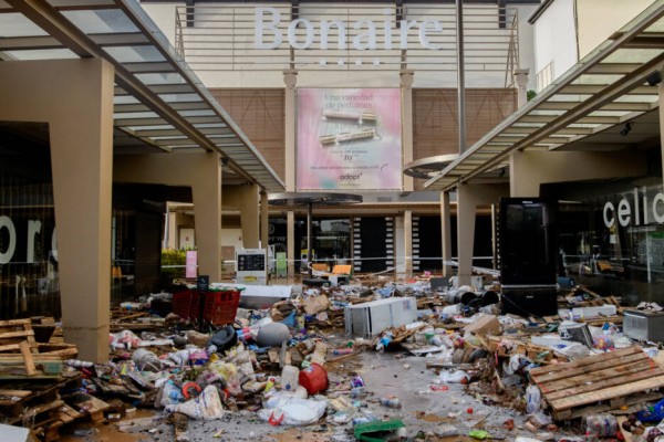 La venta del centro comercial Bonaire, retrasada por la Dana