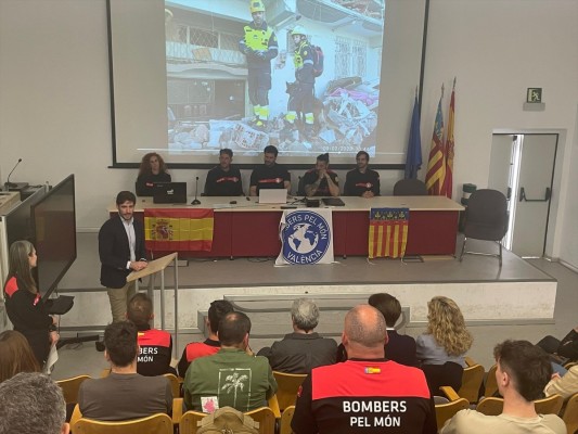 València apoya dos proyectos en la República Dominicana y Chile impulsados por la ONG Bombers pel Món