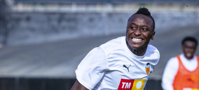 Sadiq no se entrena con el Valencia por fiebre