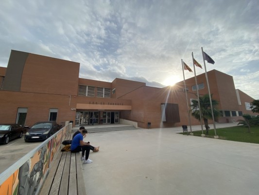 El IES La Torreta de Elda y diez empresas líderes conectan la FP con el mundo empresarial