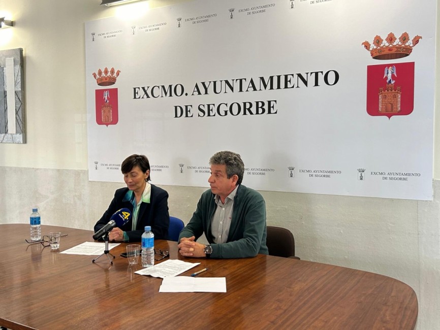 El concejal de Urbanismo, Vicente Hervás, y la alcaldesa, Carmen Climent. - 