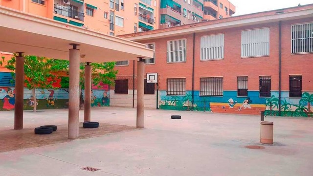 València adjudica a cinco empresas el contrato de limpieza de 102 colegios durante tres años por 18,6 millones