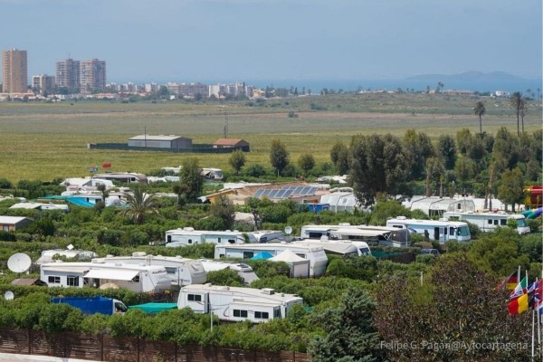 Infraestructuras ordena paralizar 70 casas prefabricadas en Villas Caravaning por falta de licencia