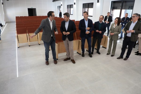 Alicante estrena la reforma del centro social de Campoamor, que suma un centro mujer