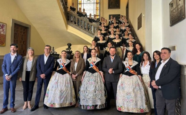 El alcalde de Elche y varias concejales acompañan a las Reinas y Damas en la convivencia de Madrid