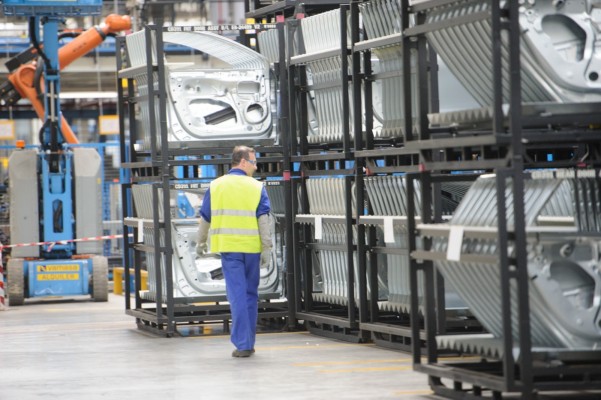 Las automovilísticas de todo el mundo reducen de nuevo beneficios y sufren el auge chino