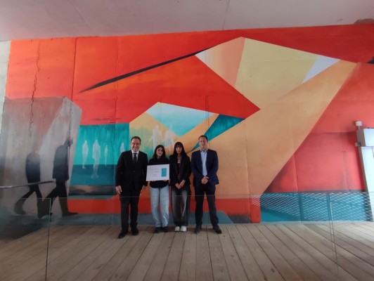 El refugio de Benalúa Sur en Alicante estrena el mural 'Aires de paz' de Jiao Parra