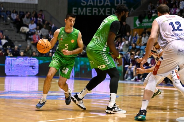 El Amics Castelló no puede con el potencial del Obradoiro y sufre su undécima derrota consecutiva
