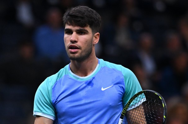 La reacción de Alcaraz se queda a medias y llega su KO en París-Bercy ante el francés Humbert