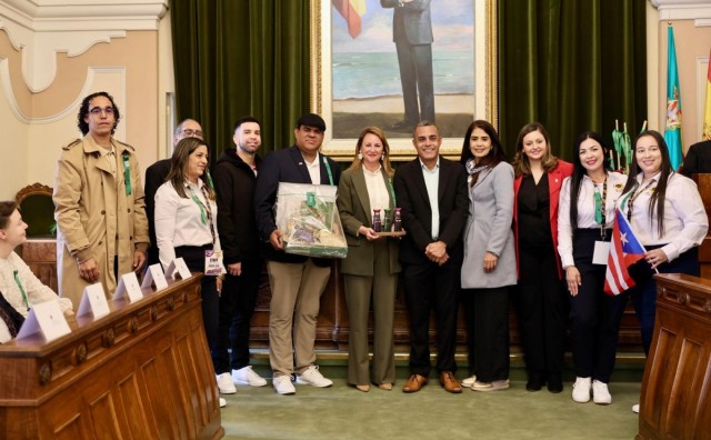 Carrasco recibe a los participantes del XXXIV Festival Internacional de Música de Festa