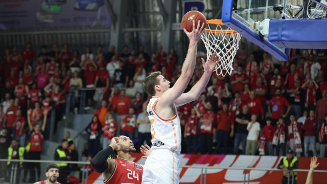 La Euroliga multa con 4.000€ al Hapoel por los insultos de su afición al Valencia