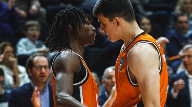 El Valencia busca en la pista del Granada un triunfo que le refuerce para ganar al Hapoel
