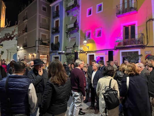 'Presencia Festera' llena de arte el hotel Castelar Suites con la obra de Evaristo Alguacil