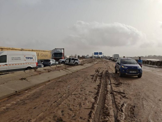 La Generalitat trasladará los cientos de coches afectados por la Dana a València Sud, junto a la sede de FGV
