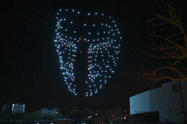 Más de 300 drones iluminan el cielo de Castelló en un innovador espectáculo