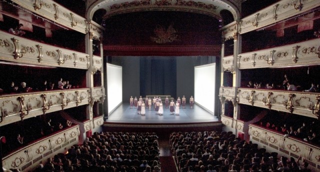 Más teatro del bueno, por favor