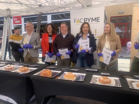 Las mejores monas de Pascua de Alicante se elaboran en Delicias de Juan y Vegan Bombón