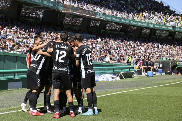 El Elche vuelve a la cima de Segunda en solitario 12 años después