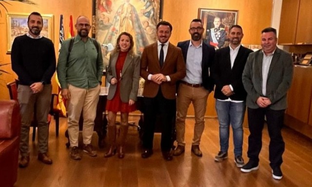 Jovempa Elche y Comarca presenta su nueva junta directiva al bipartito de Elche