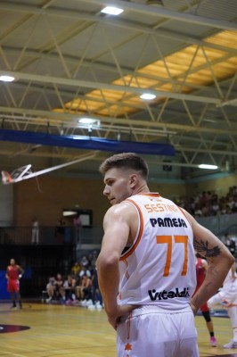 El Valencia espera contar con De Larrea, Jones y Sestina para recibir al Hapoel Tel Aviv