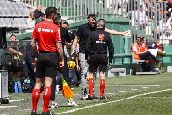 El Elche formula alegaciones al acta del domingo buscando dejar sin efecto la roja a Sarabia
