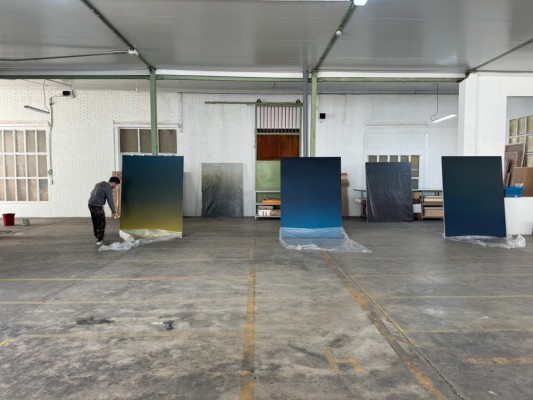 'Durmiendo sobre un caballo', la nueva exposición de José Luis Cremades en Luis Adelantado