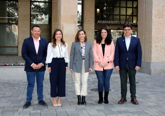 Alicante lleva a Albacete la fiesta de Fogueres con las candidatas a Bellesa del Foc