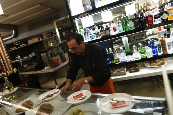 El paro en España baja en 13.311 personas en marzo, hasta los 2,58 millones, su menor cifra en este mes en 17 años