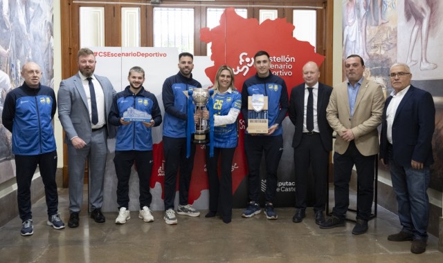 El Servigroup Peñíscola visita la Diputación tras su histórica victoria en la Copa de España