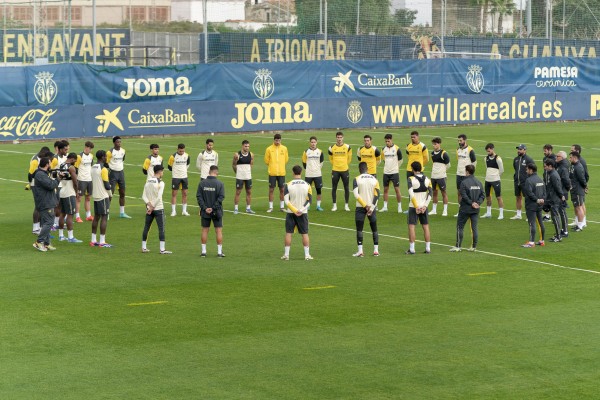 El Villarreal guarda un minuto de silencio por las víctimas de la Dana: 