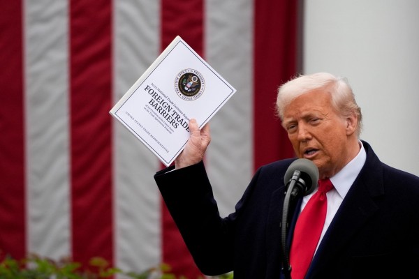 Trump impone a la UE aranceles del 20%: la cerámica y el calzado, entre los productos valencianos más expuestos