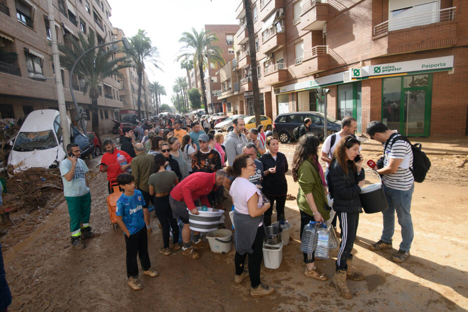 Las autoridades piden limitar la ayuda espontánea en l'Horta Sud para evitar el bloqueo