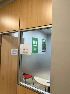Compromís lleva al Síndic de Greuges la presencia de carteles de Vox en los Servicios Sociales de Albal