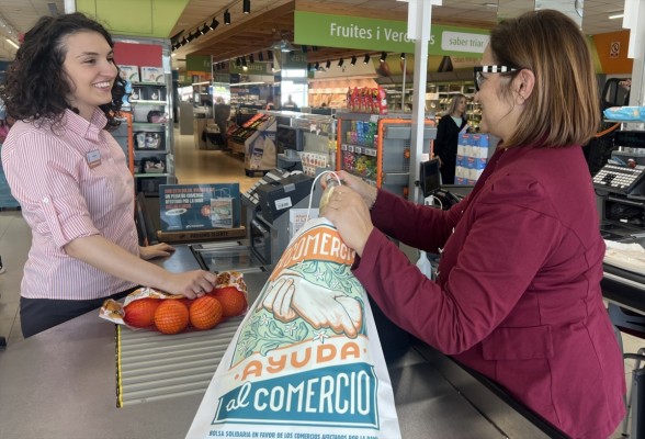 Consum y el pequeño comercio unen esfuerzos para que reabran las tiendas de barrio tras la Dana