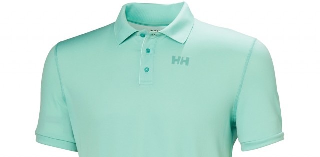 El polo de Helly Hansen a base de café, con protección solar